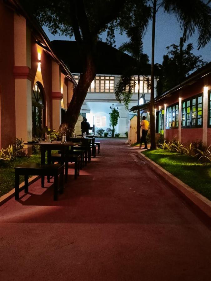 Bed and Breakfast Elphinstone Residencia Kochi Exterior foto