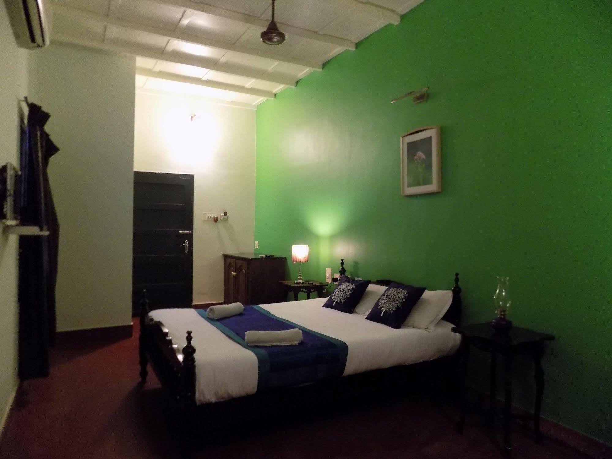 Bed and Breakfast Elphinstone Residencia Kochi Exterior foto