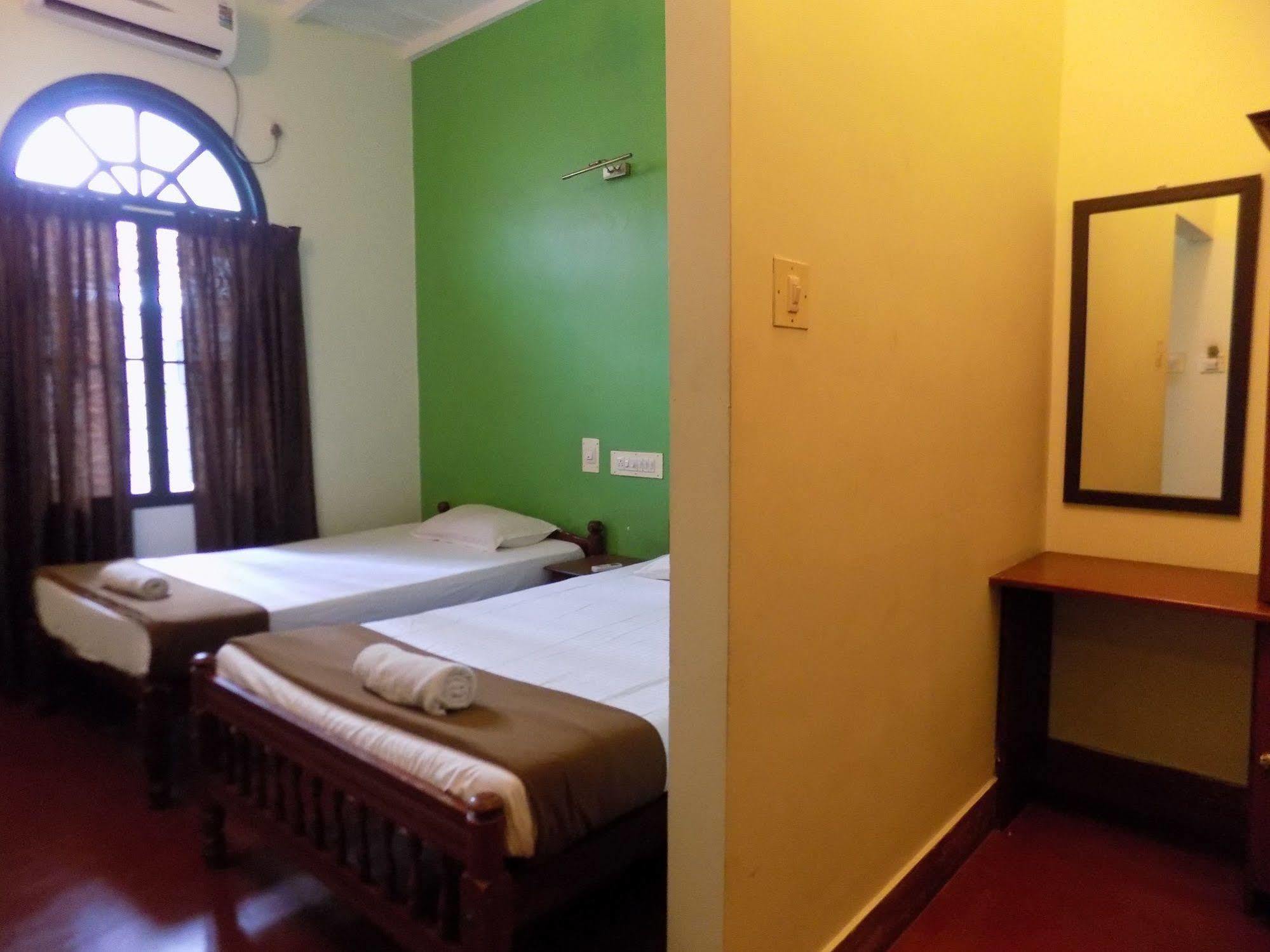 Bed and Breakfast Elphinstone Residencia Kochi Exterior foto