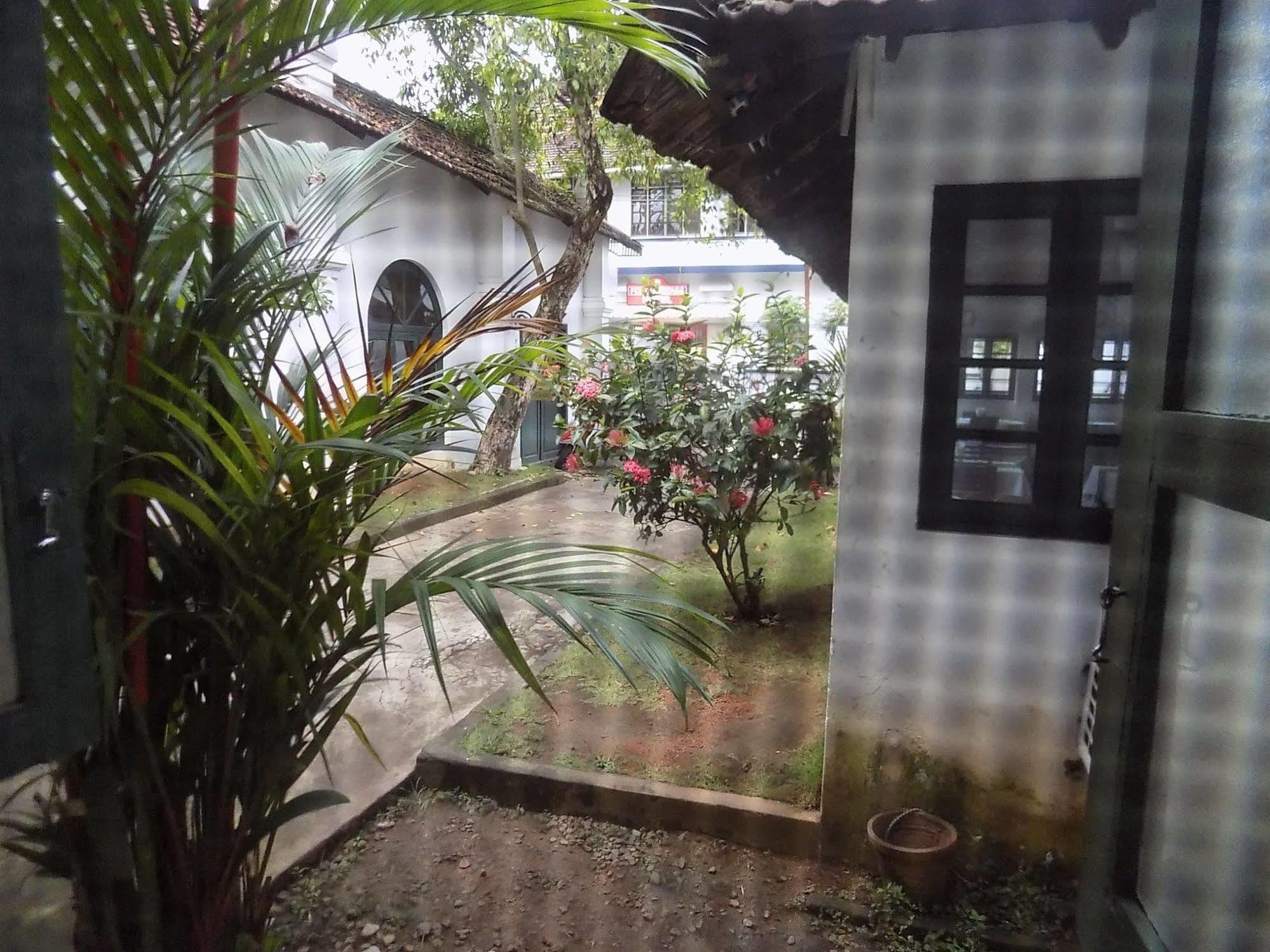 Bed and Breakfast Elphinstone Residencia Kochi Exterior foto